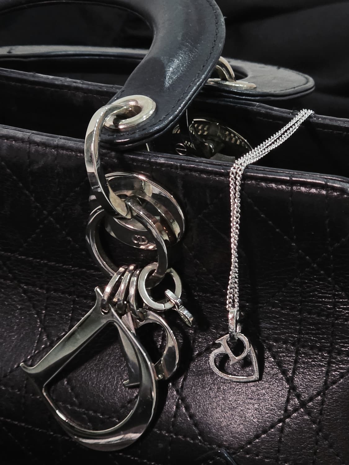 디올 은장 오픈하트 이니셜D 목걸이(정품) 상품이미지3