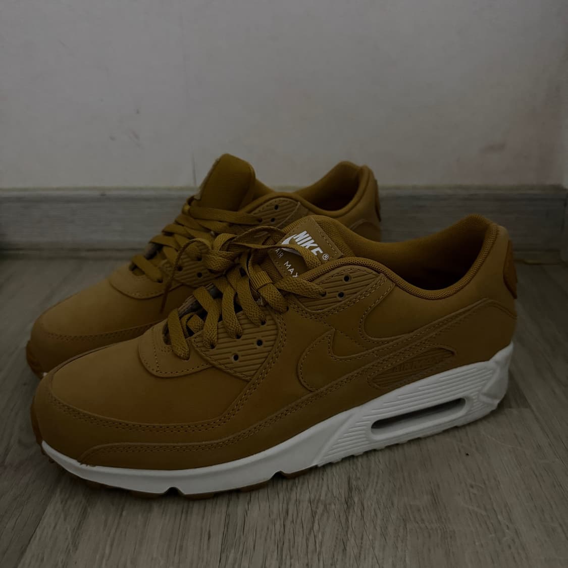 나이키 에어맥스 90 프리미엄 HJ3153-200 (285) 상품이미지1