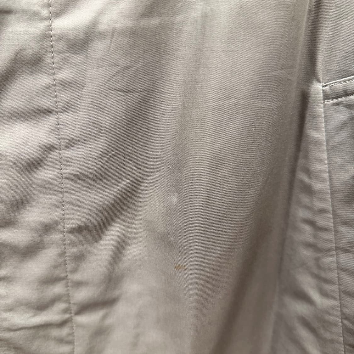 입생로랑 트렌치 코트 히든 버튼업 견장 백 슬릿 디테일 레귤러핏 그레이 상품이미지9