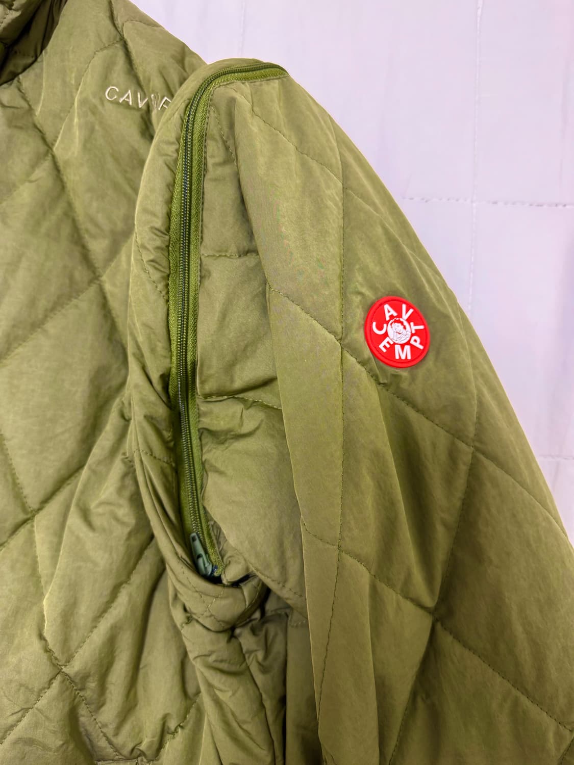 (L)카브엠트 디테치 슬리브 퀼트 자켓 올리브 상품이미지4
