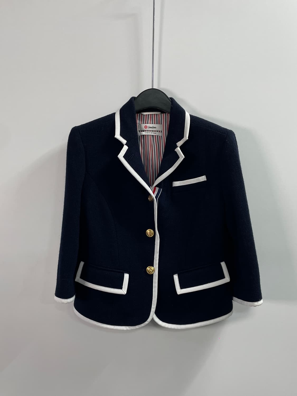 톰브라운 X 니만마커스 파이핑 블레이저 7부 자켓 (on.315) 상품이미지1