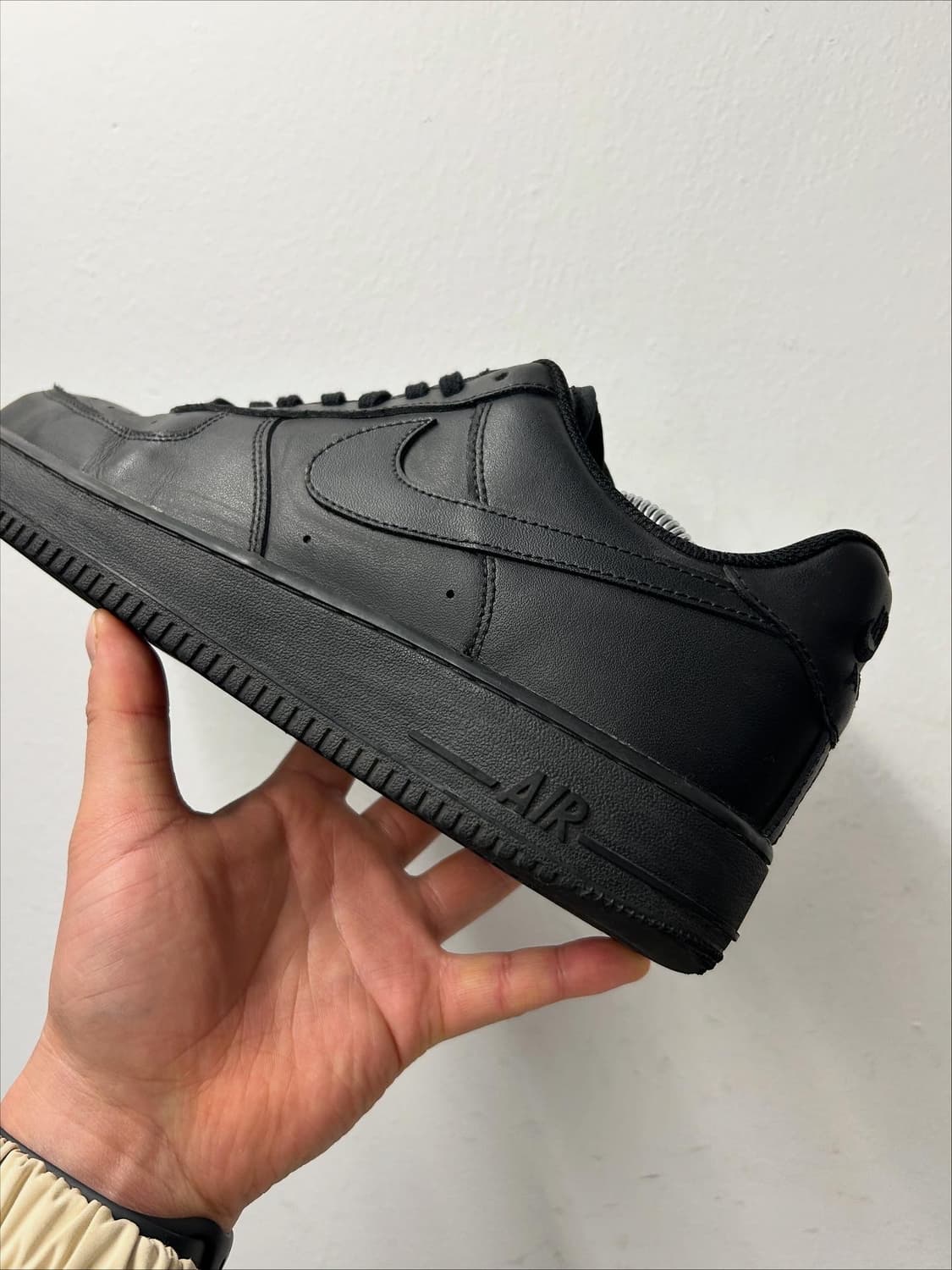 나이키 에어포스1 올블랙 스니커즈 280mm 상품이미지4