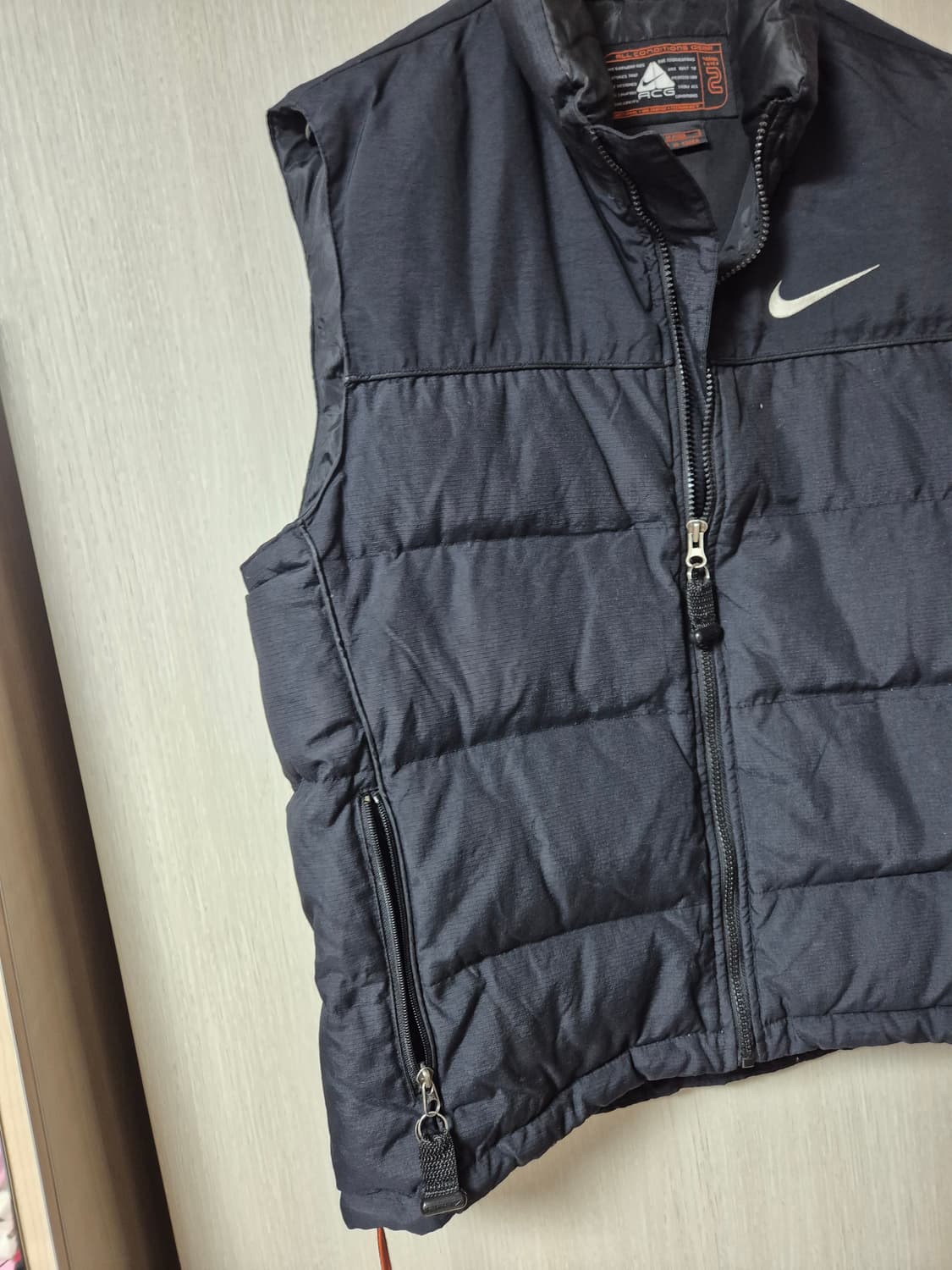 나이키 acg 블랙 로고 다운 패디드 베스트 100 패딩조끼 상품이미지3