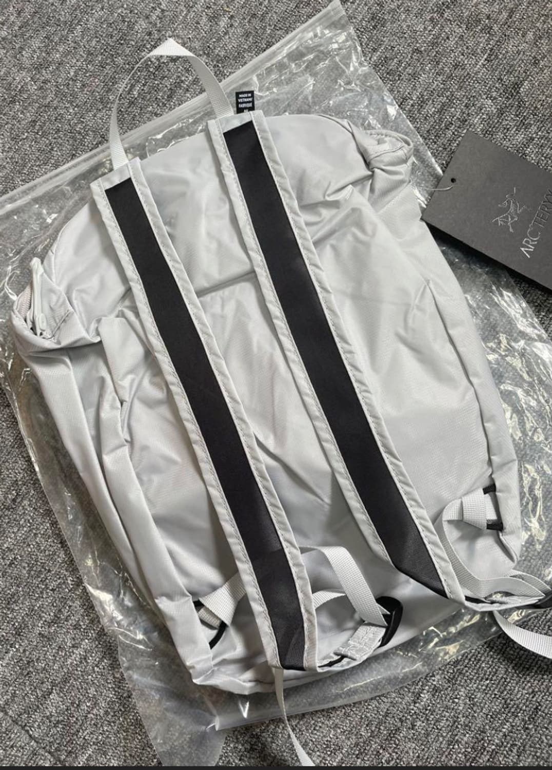 Arc'teryx HELIAID 15 아크테릭스 헬리아드 그레이 백팩 상품이미지2