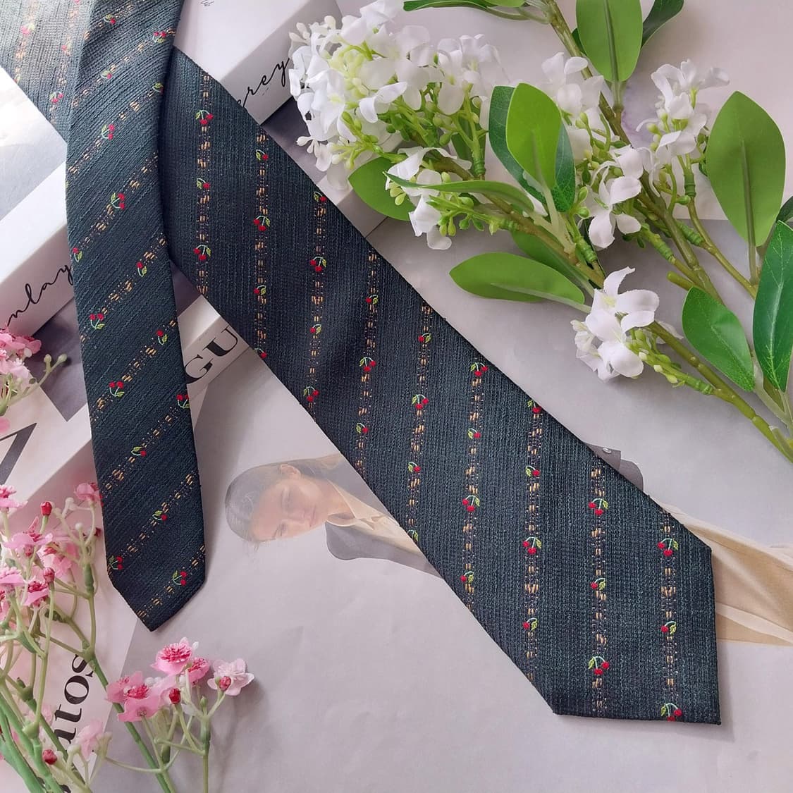 커스텀멜로우 실크 혼방 체리 패턴 넥타이 7.4cm A+등급 K2209
 상품이미지2