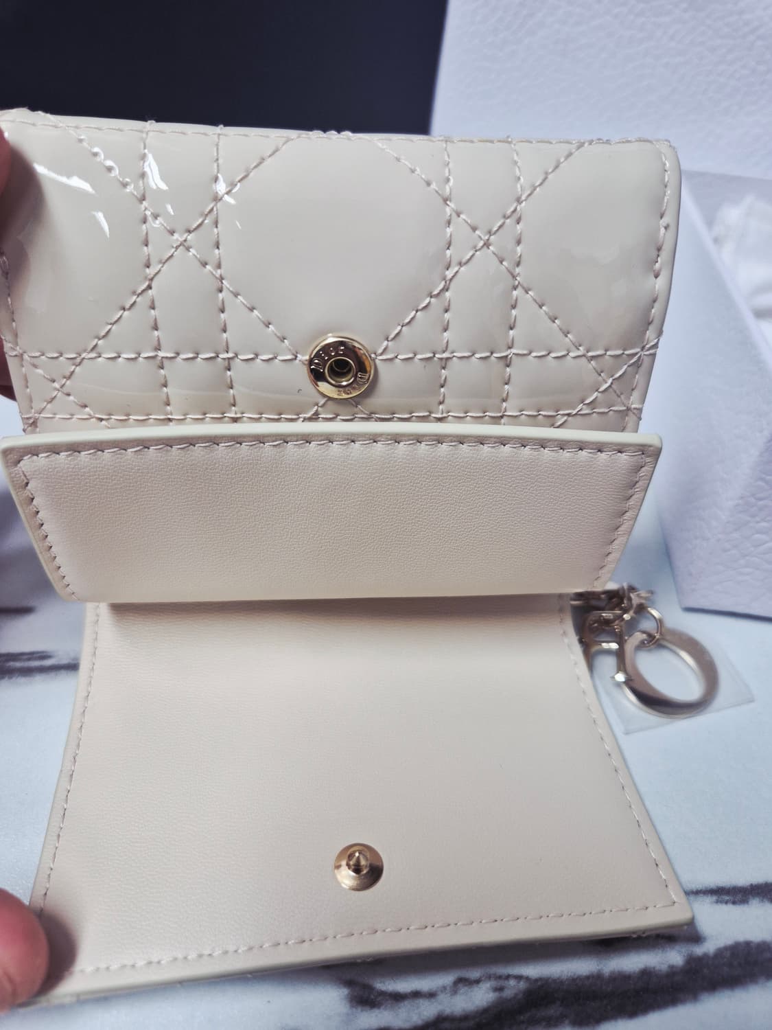 디올 로투스 반지갑 샌드컬러 (새상품) 상품이미지6