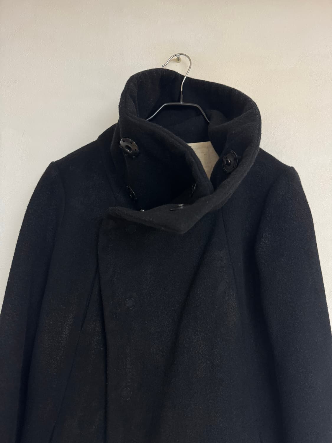 착샷ㅇ) 더 비리디 안느 왁스드 하이넥 코트 상품이미지9