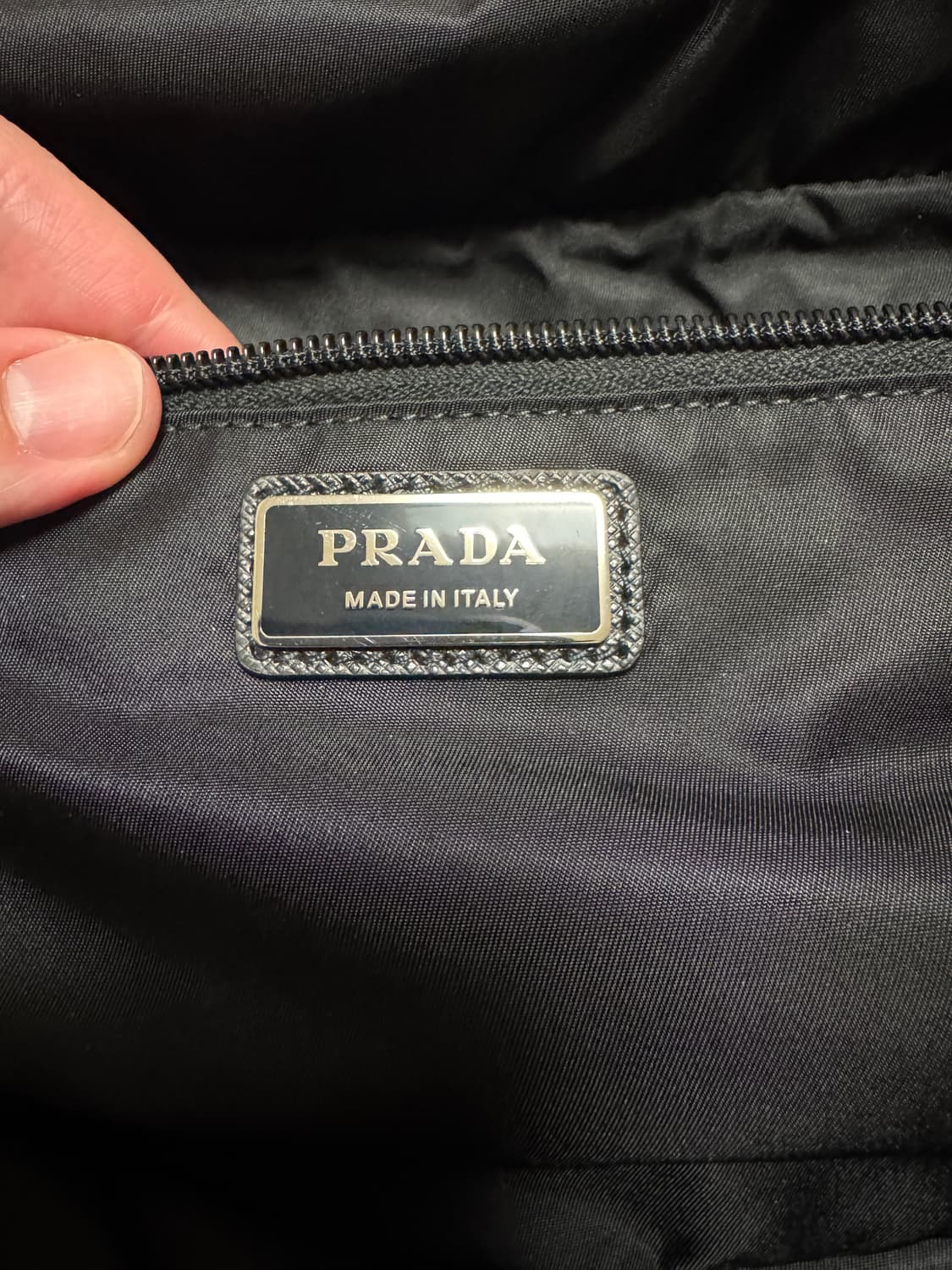 프라다 바이커백 라지 상품이미지5