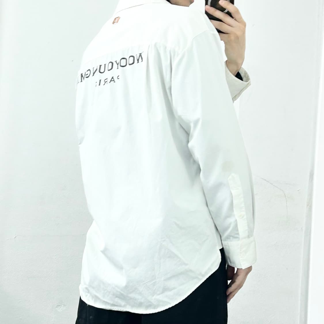 우영미 백로고 셔츠 상품이미지3