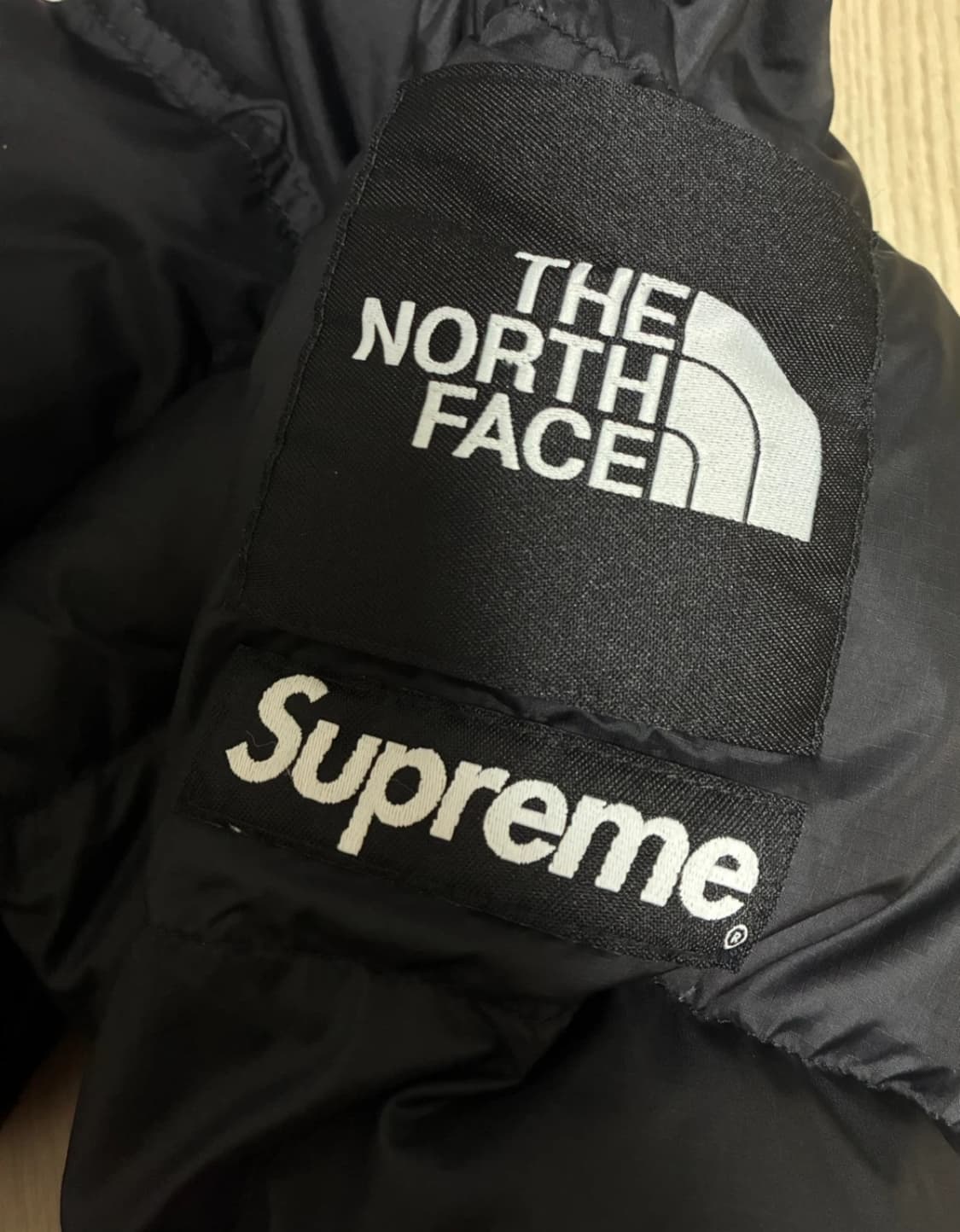 슈프림X노스페이스 개눕시 패딩 M 판매 상품이미지4
