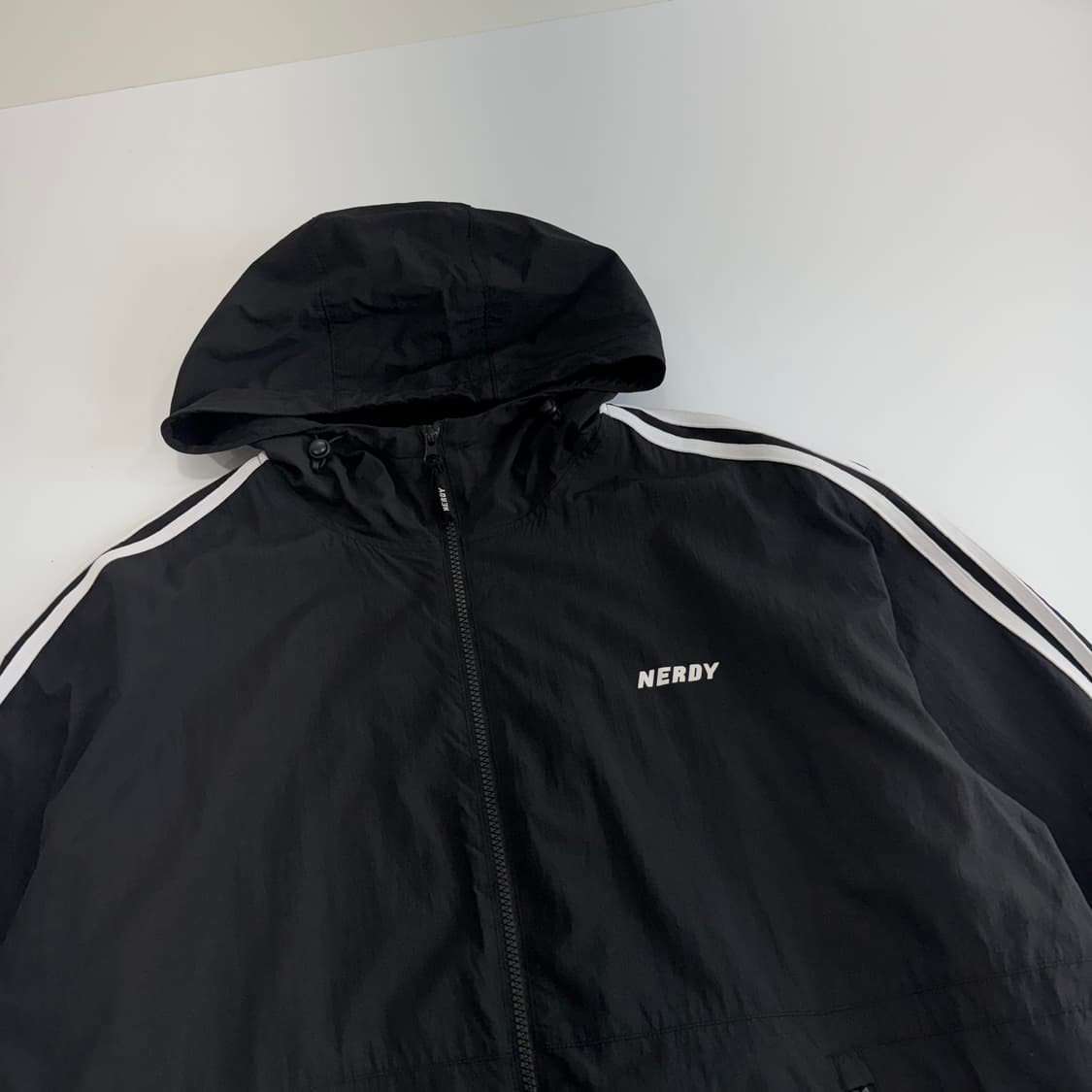 Nerdy 널디 화이트 트랙탑 블랙 바람막이 상품이미지4