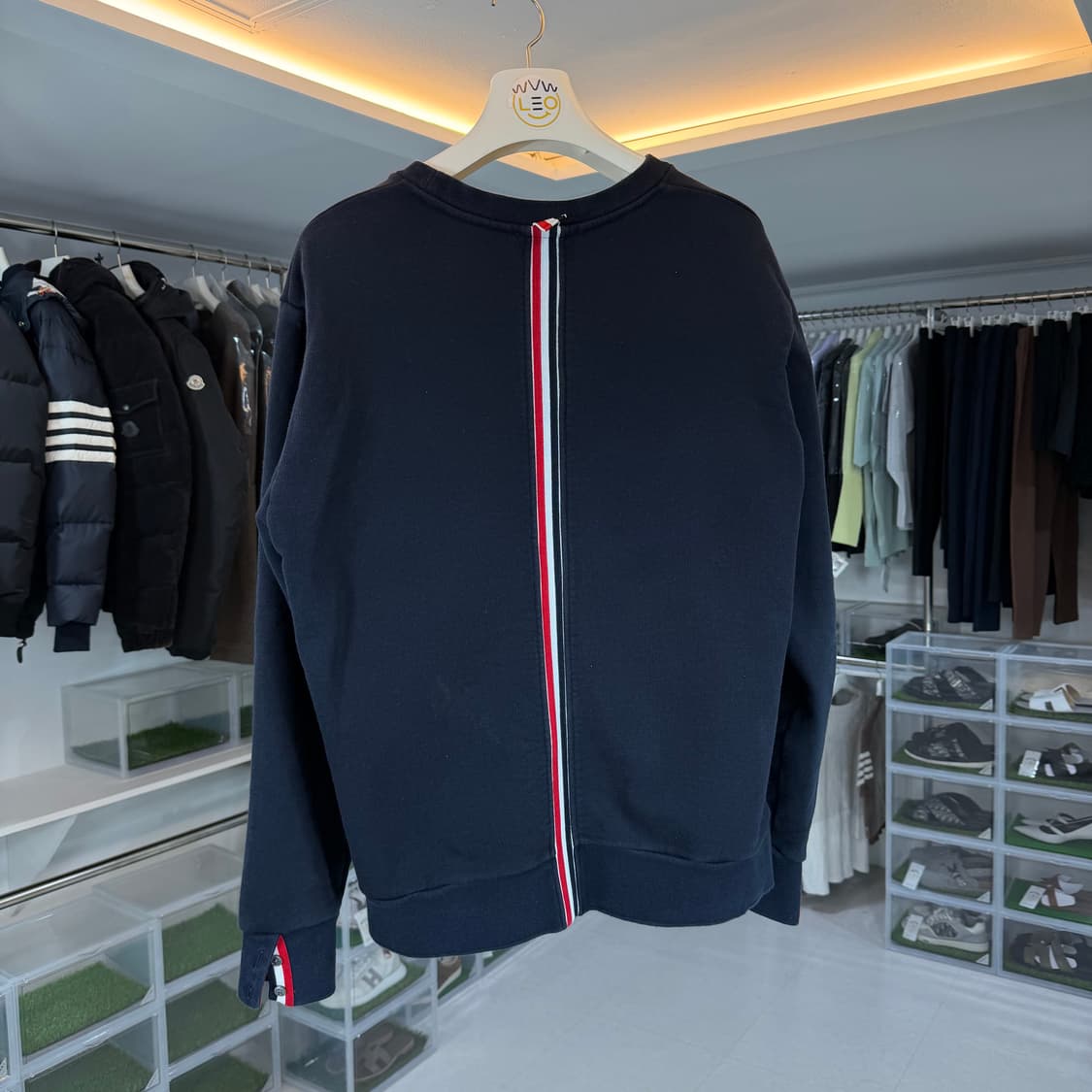 [리오브] 톰브라운 백삼선 스트라이프 맨투맨 상품이미지1