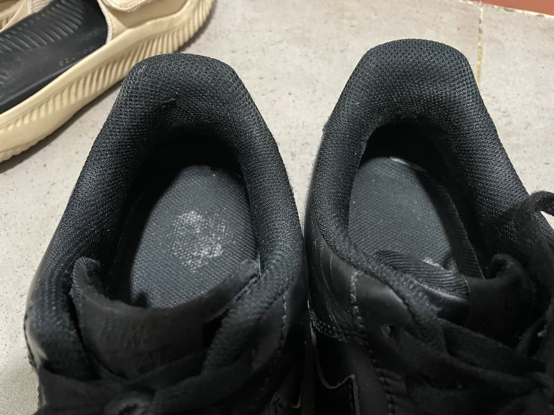 나이키 에어포스 1 '07 로우 트리플 블랙 상품이미지5