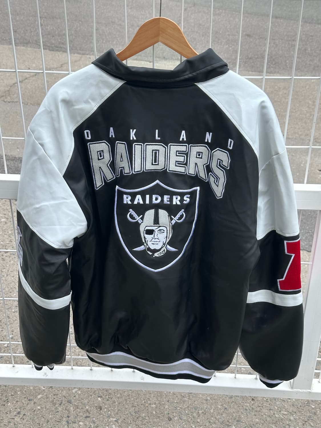 NFL Raider Jacket 상품이미지1