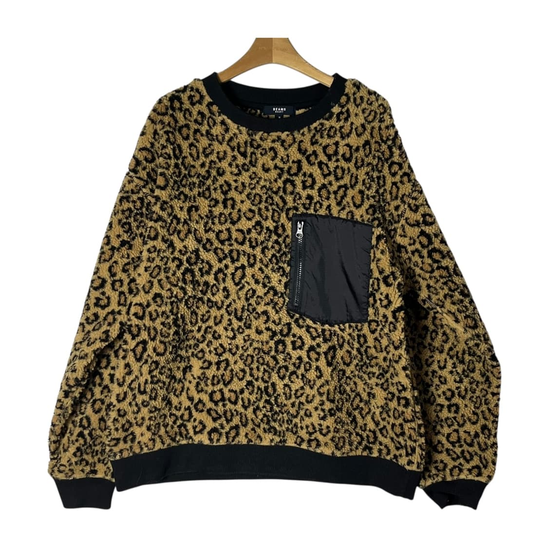 [BEAMS HEART] 빔즈하트 레오파드 플리스 포켓 맨투맨 상품이미지1
