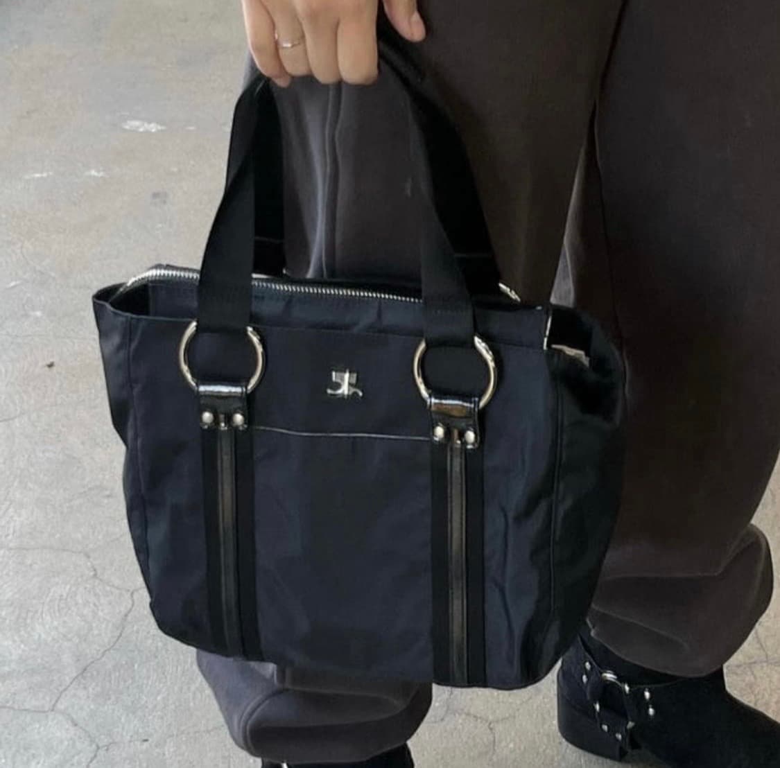 꾸레쥬 나일론 숄더백 상품이미지1