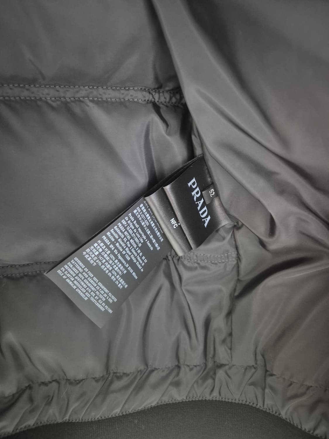 프라다 남성 구스다운 삼각로고 후드탈부착 점퍼패딩 SGH070(새제품) 상품이미지4