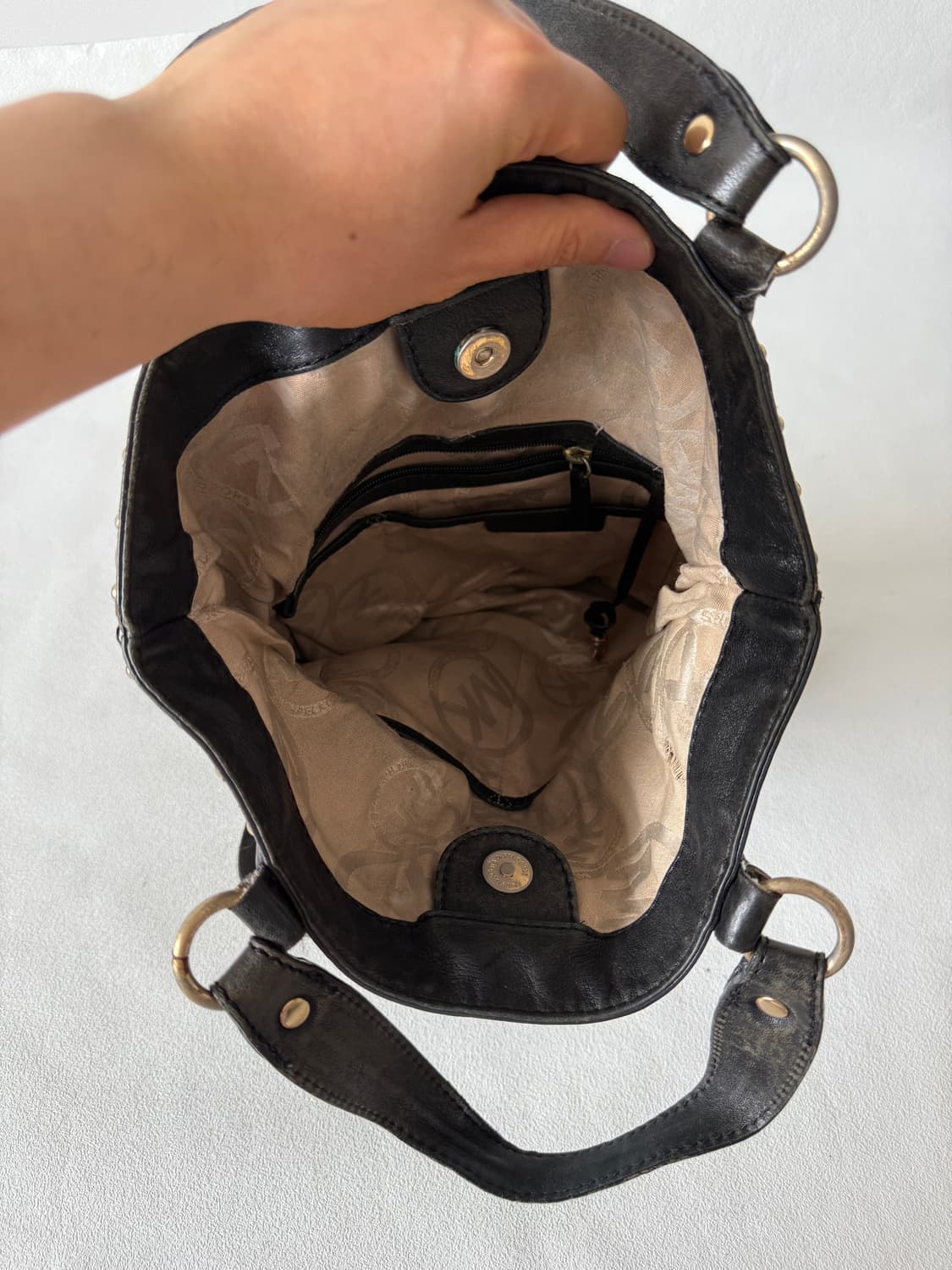 마이클코어스(MICHAEL KORS) 레더 스터드 토트 숄더백 상품이미지8