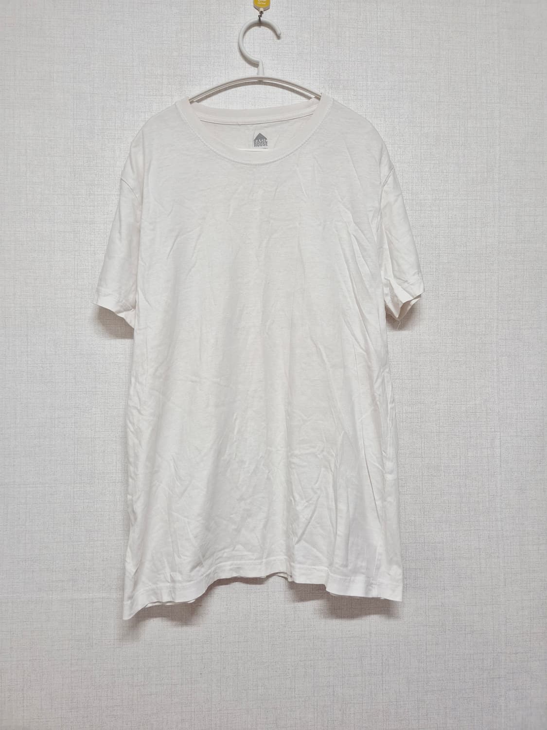 베이직하우스 흰색 반팔 티셔츠 상품이미지1