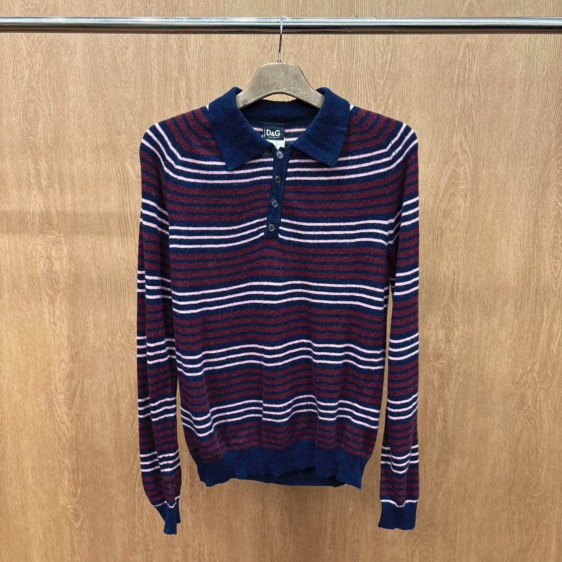 돌체앤가바나 긴팔 카라 니트 멀티 스트라이프 패턴 로고 패치 네이비 레드 상품이미지2