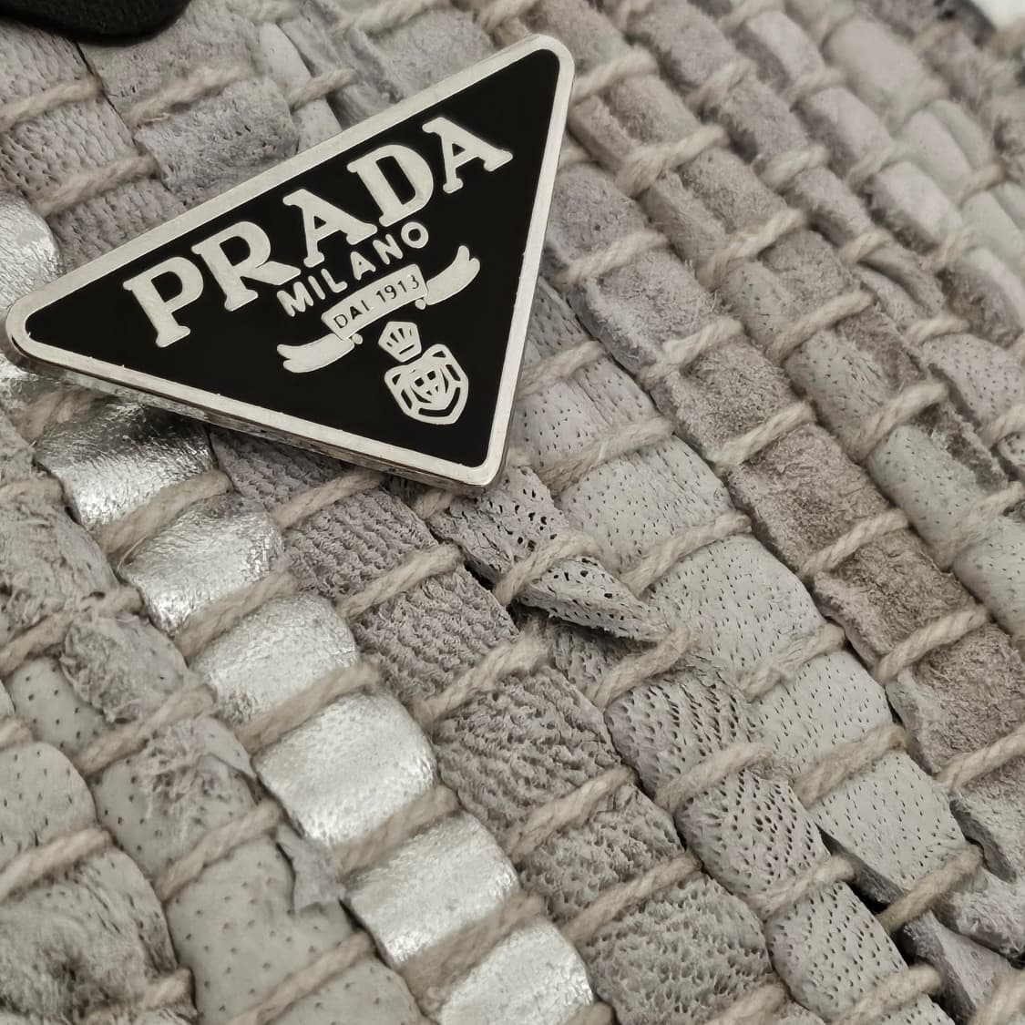 프라다 빈티지 업사이클링 메탈 브로치 넥타이핀 상품이미지3