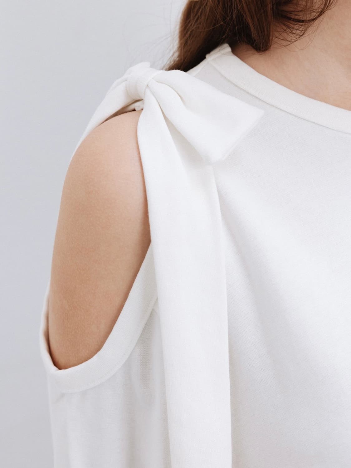 새상품) 더티스 리본 숄더 컷 티셔츠 상품이미지2