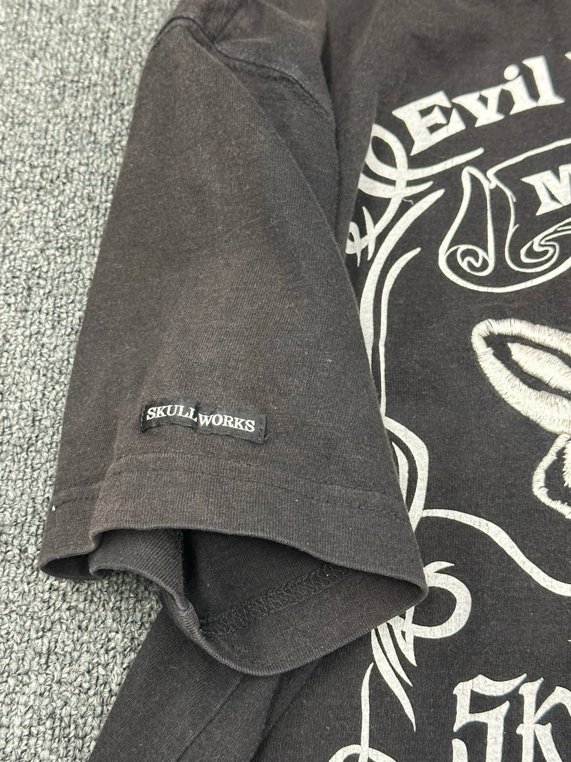 XL)스컬웍스x크로우즈 빈티지 그래픽 자수 반팔 상품이미지3