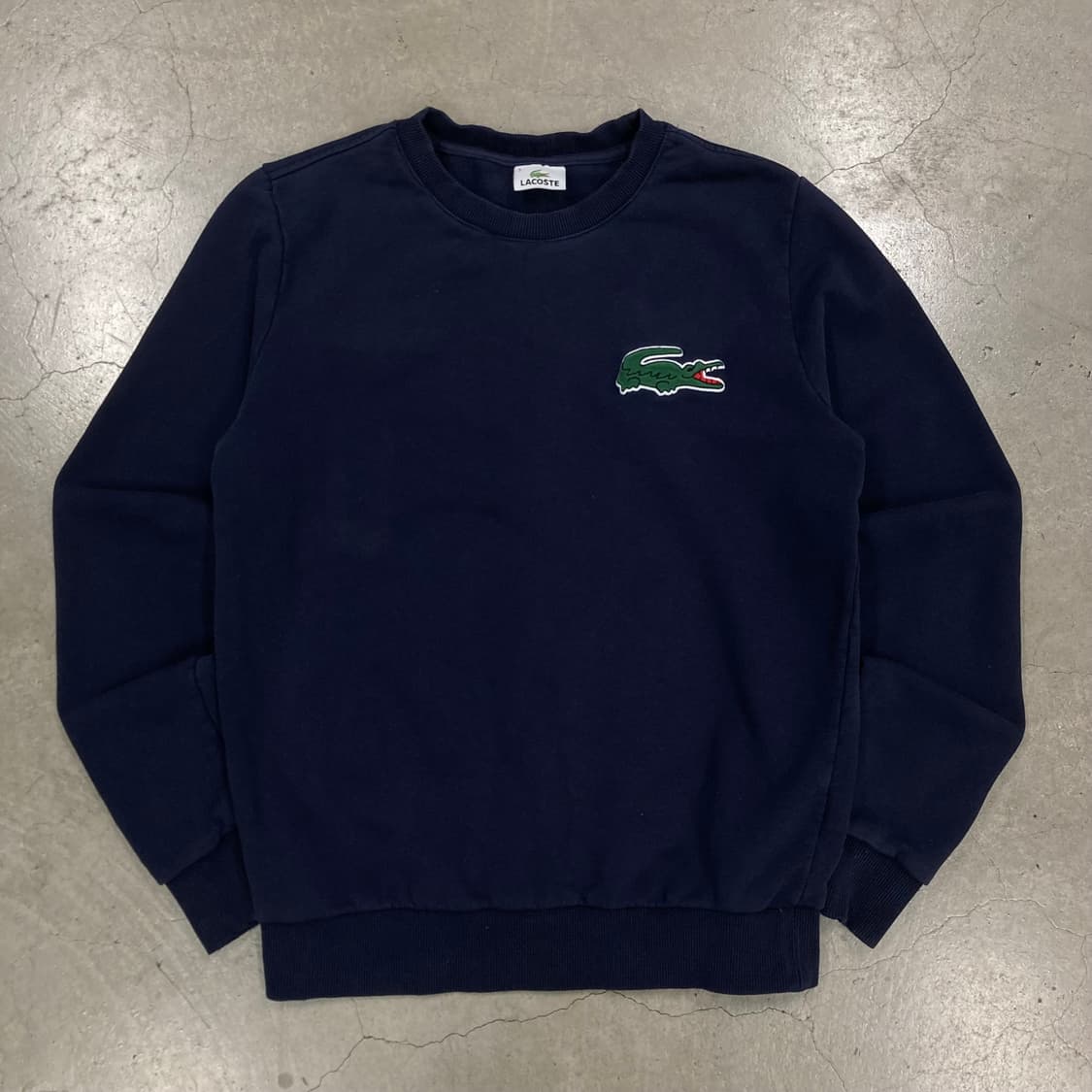 라코스테 네이비 컬러 스몰 로고 맨투맨 상품이미지1