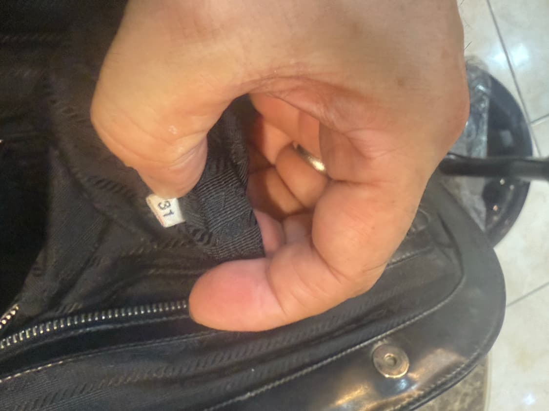 정품 프라다 포코노 숄더백 팝니다 상품이미지9