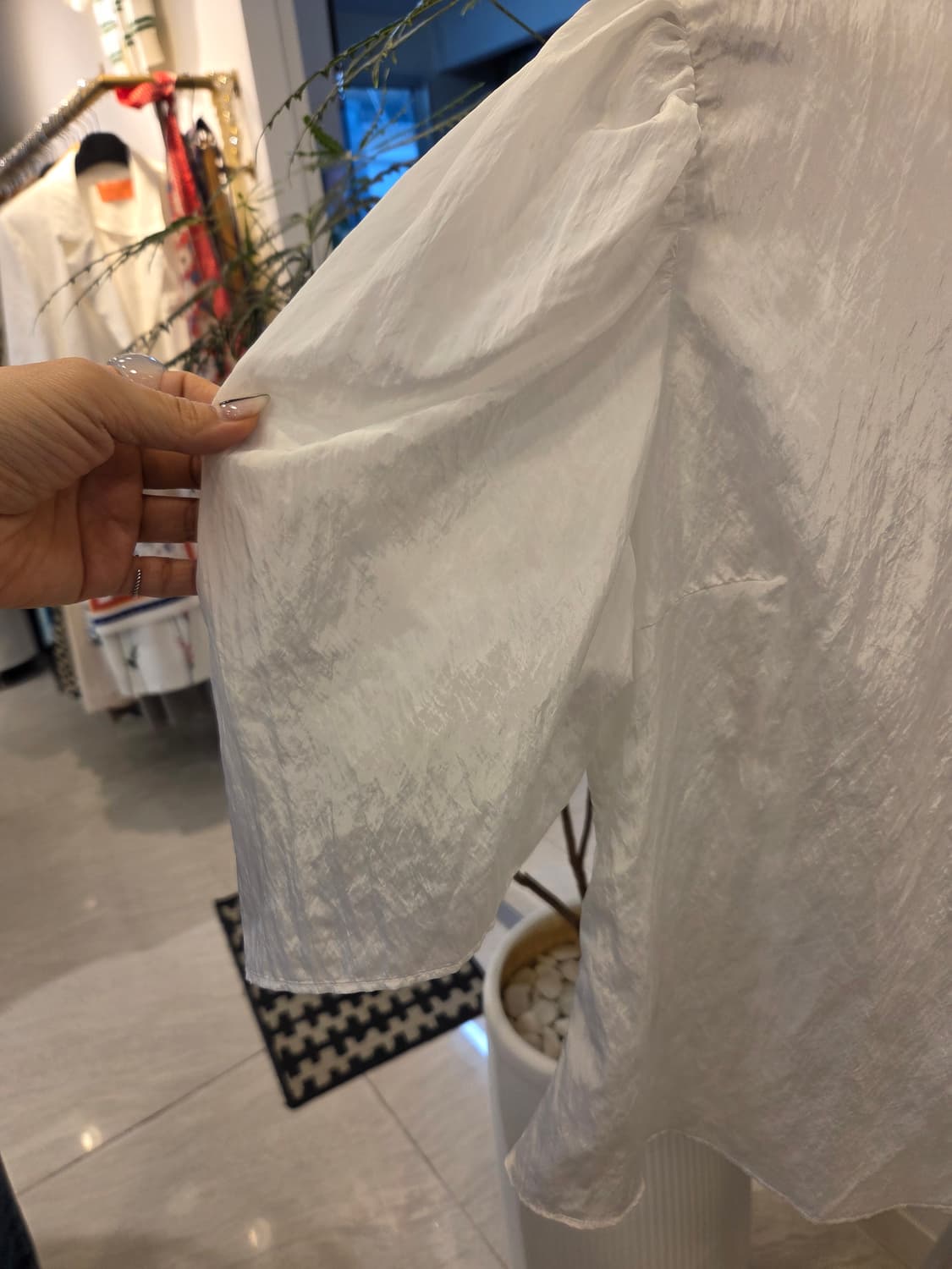 모조에스핀 퍼프소매  블라우스 상품이미지2