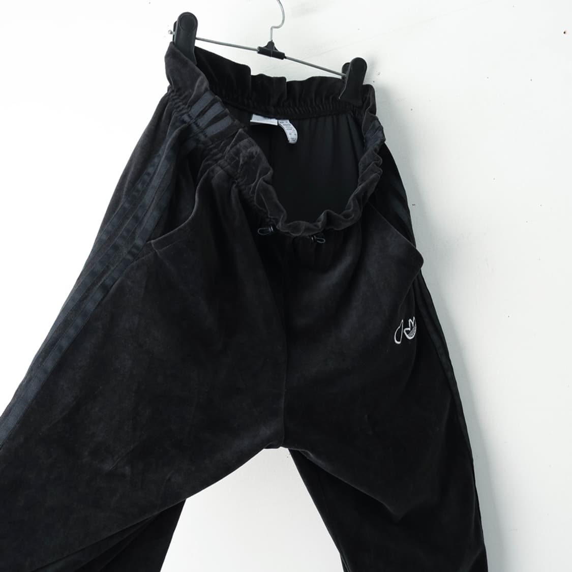 28/아디다스 VDAY 벨루어 트랙팬츠 상품이미지6