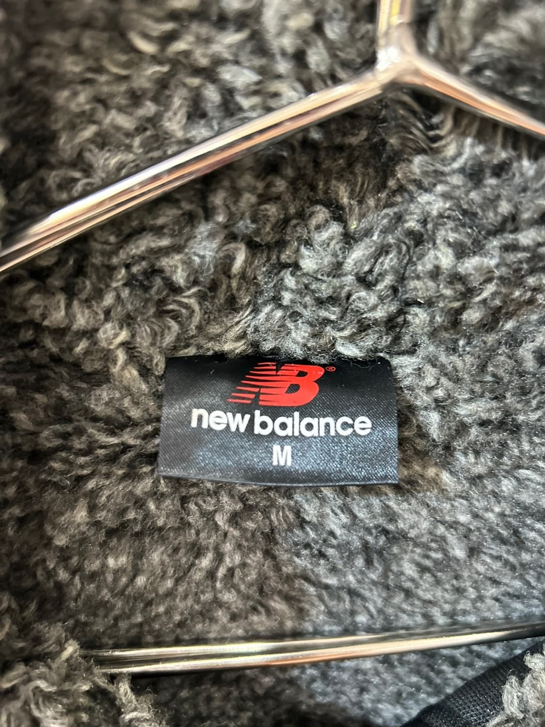 뉴발란스 빅로고 벤치 패딩 상품이미지3