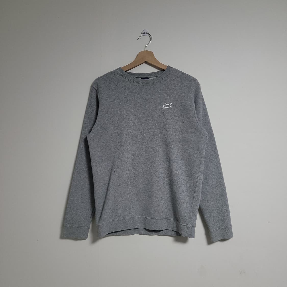 (S) NIKE 나이키 스우시 맨투맨 회색 약기모 상품이미지1