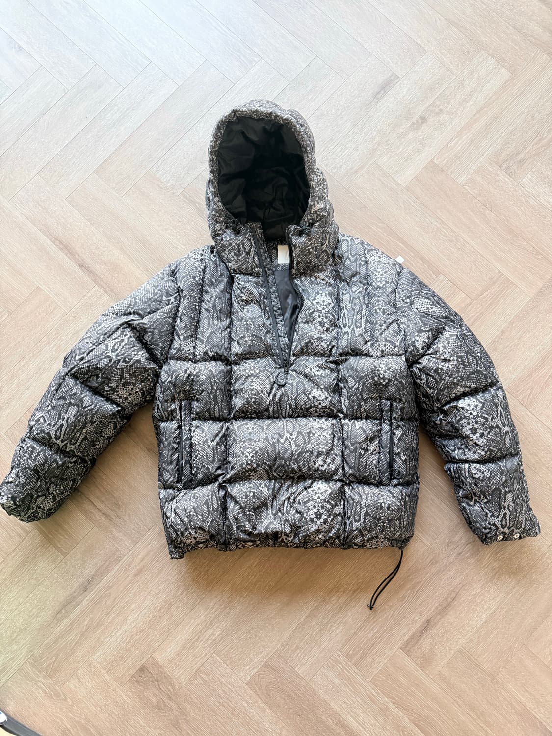 페치선데이 아노락 패딩 스네이크스킨 L사이즈 상품이미지1