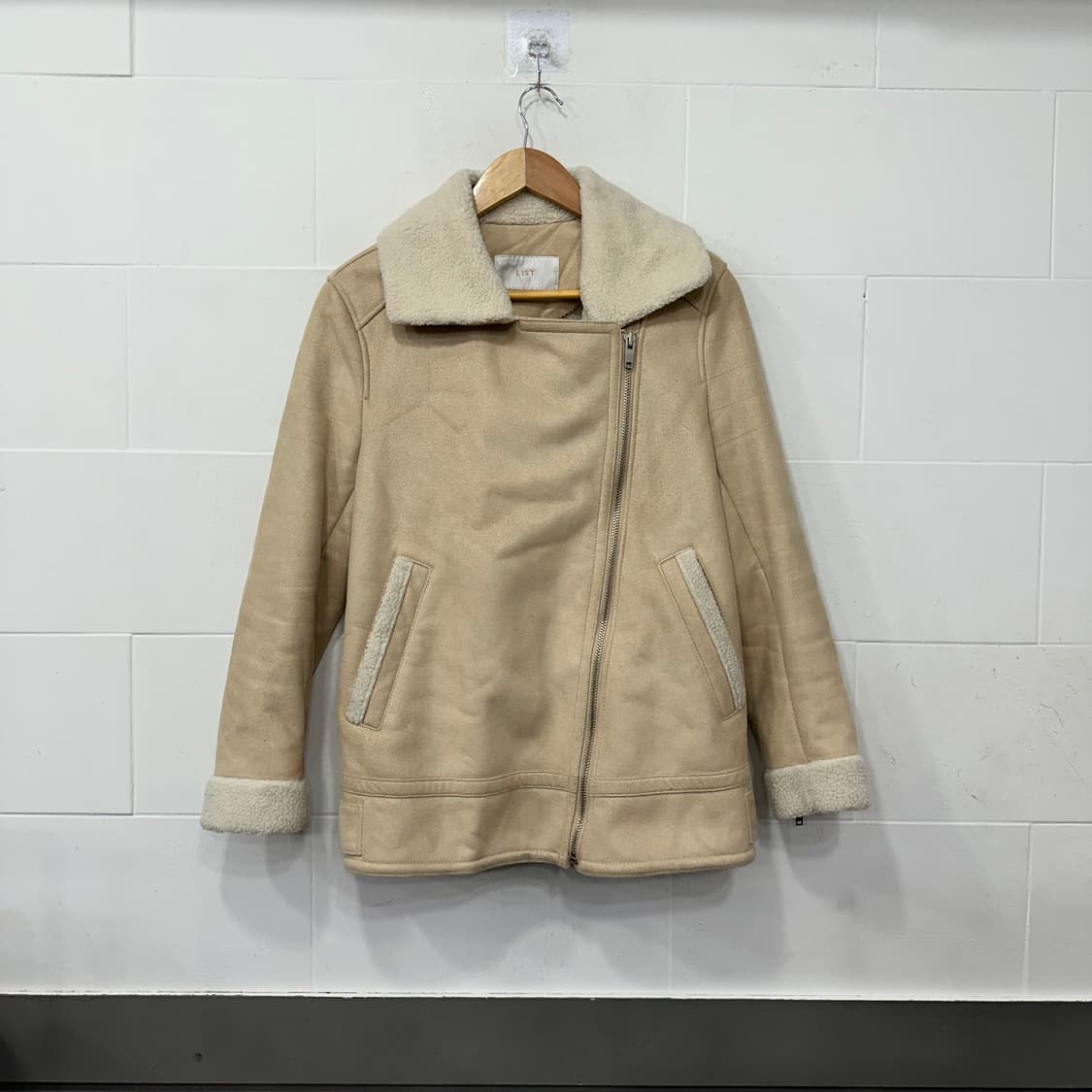 List 무스탕 상품이미지1