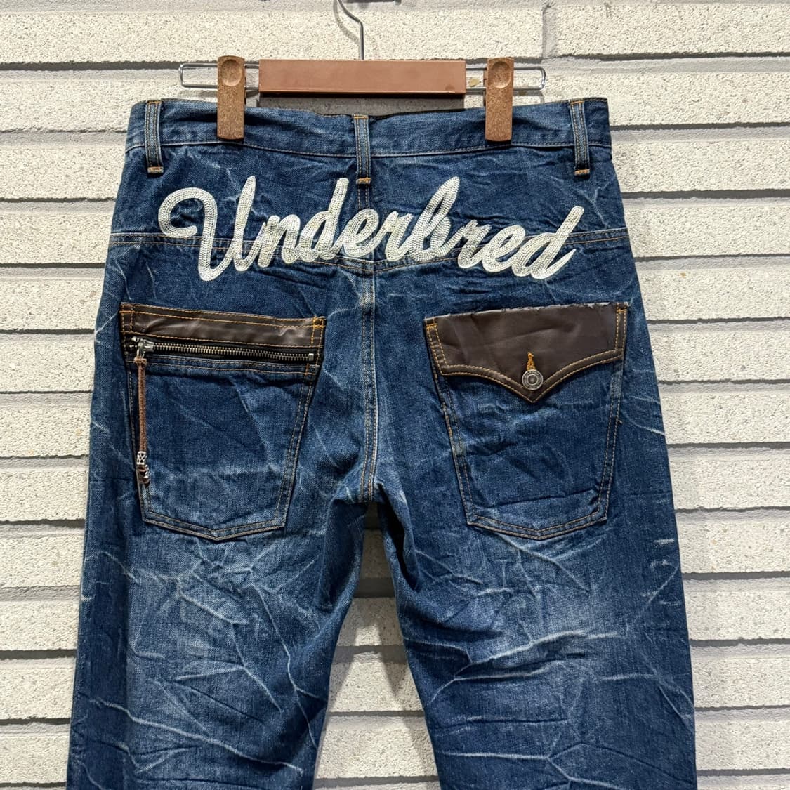 JPN VINTAGE 크랙워싱 데님팬츠 가죽 포켓 레터링 디테일 진청 상품이미지5