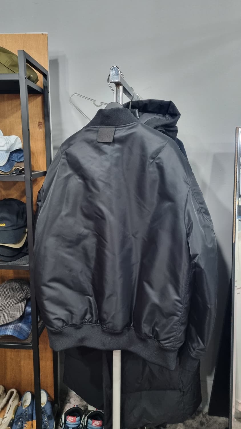 유니클로 질샌더 검정색 오리솜털 MA-1 105~110(xL) 거의새거 상품이미지3