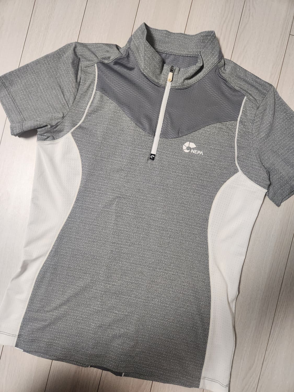 새상품급) 네파 여성 메쉬 하프집업 기능성 반팔티 사이즈 90 S

여러 상품이미지1