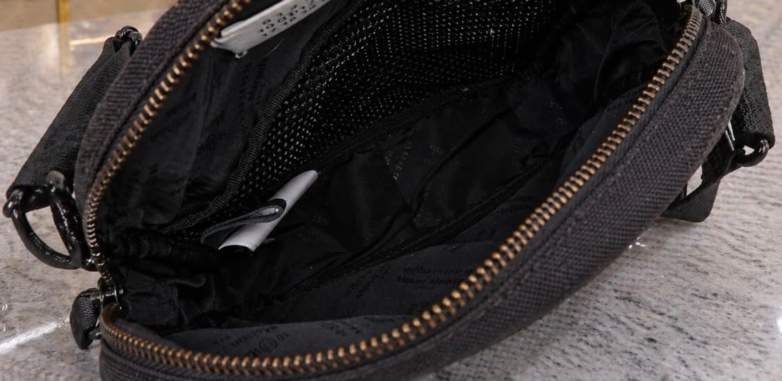 [A급] 메종 마르지엘라 스티치 로고 캔버스 카메라백 판매합니다!!! 상품이미지4