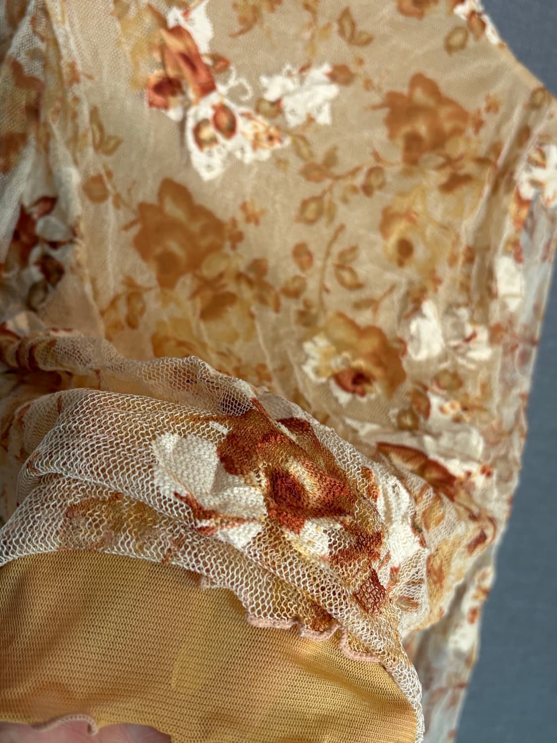 Chercheu 시스루 꽃무늬 블라우스 상품이미지3