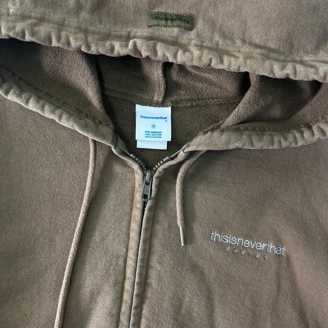 100 디스이즈네버댓 자수로고 후드집업 상품이미지3