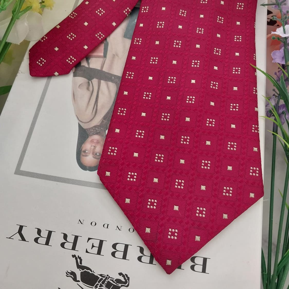 버버리 실크 레드 자카드 패턴 넥타이 9.7cm A+등급 K1345
 상품이미지4