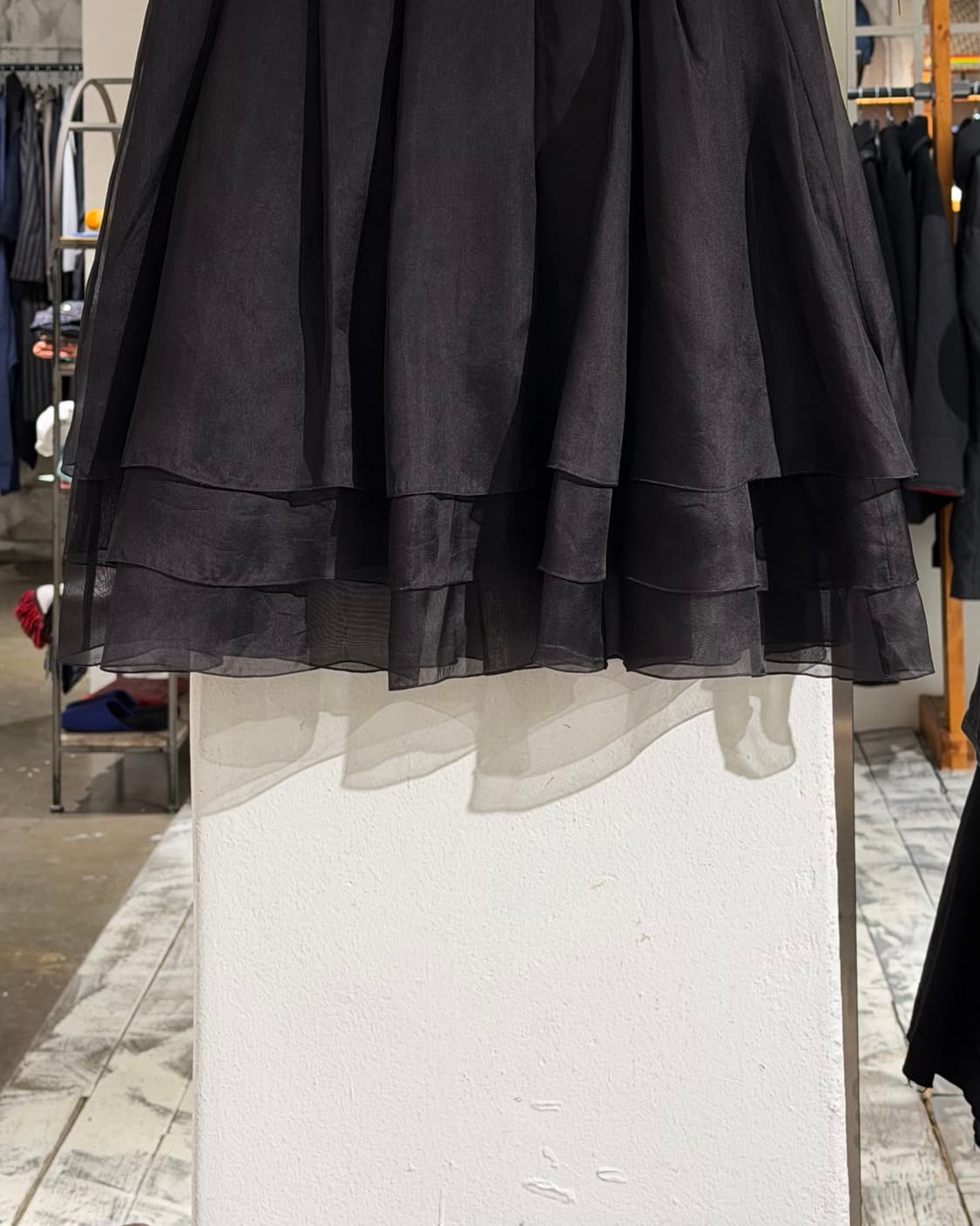 살바토레 페라가모 블랙 실크 레이어드 플레어 미디 스커트 상품이미지3