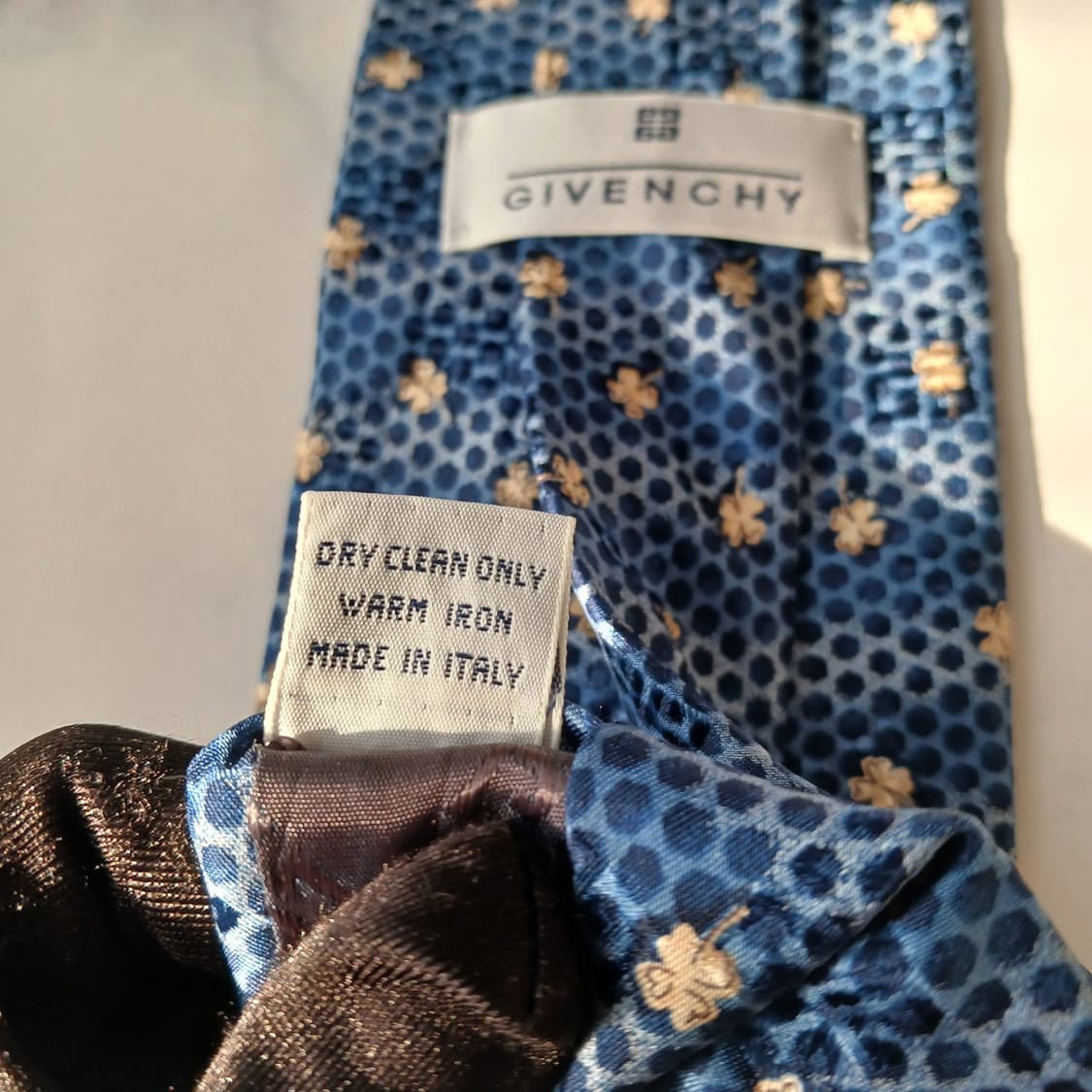 지방시 실크 네잎클로버&홀로그램 넥타이 9.6cm A+등급 A19209
 상품이미지9