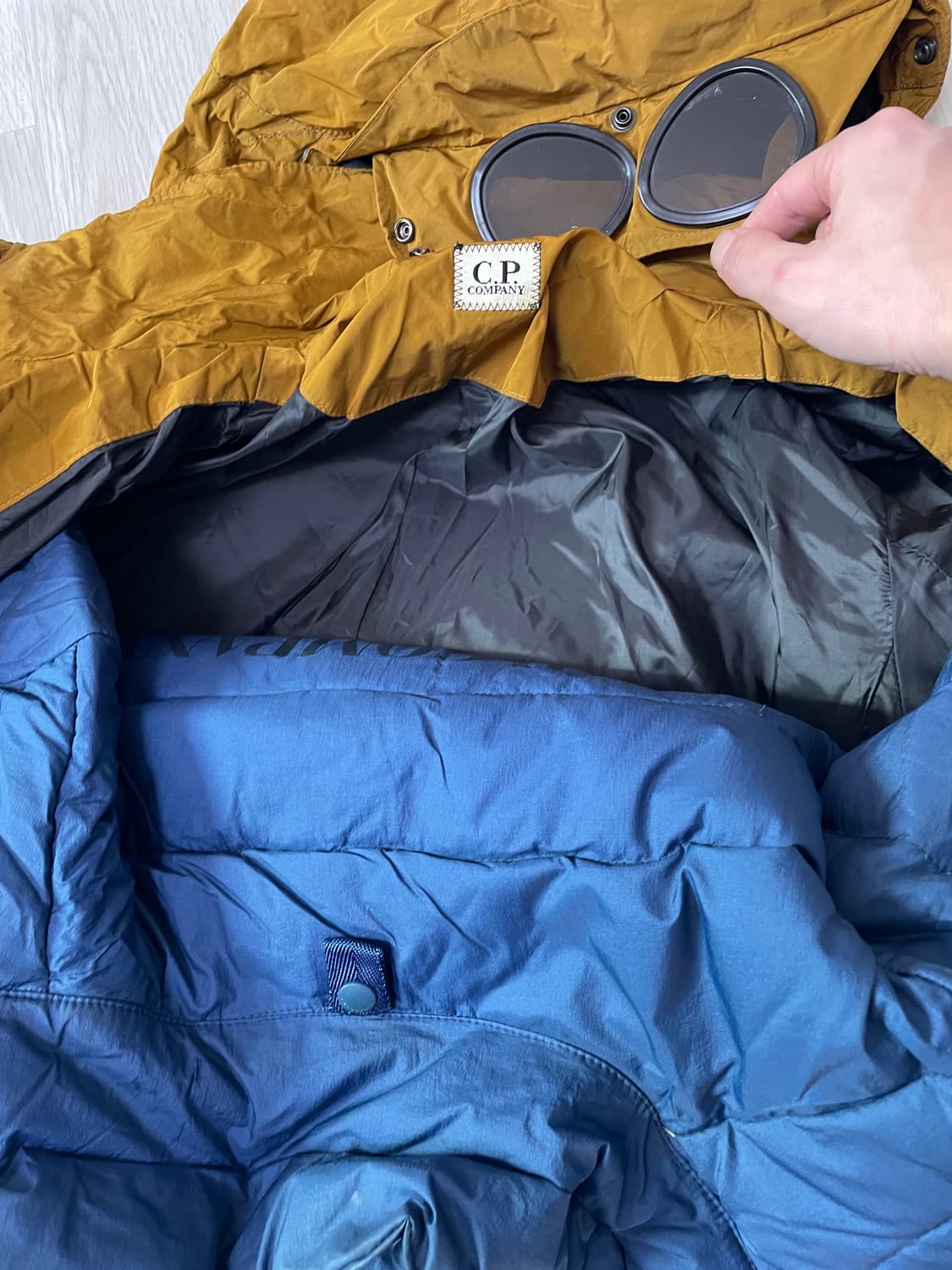 [국내 정품] CP컴퍼니 자켓 패딩 내피 size 100 상품이미지4