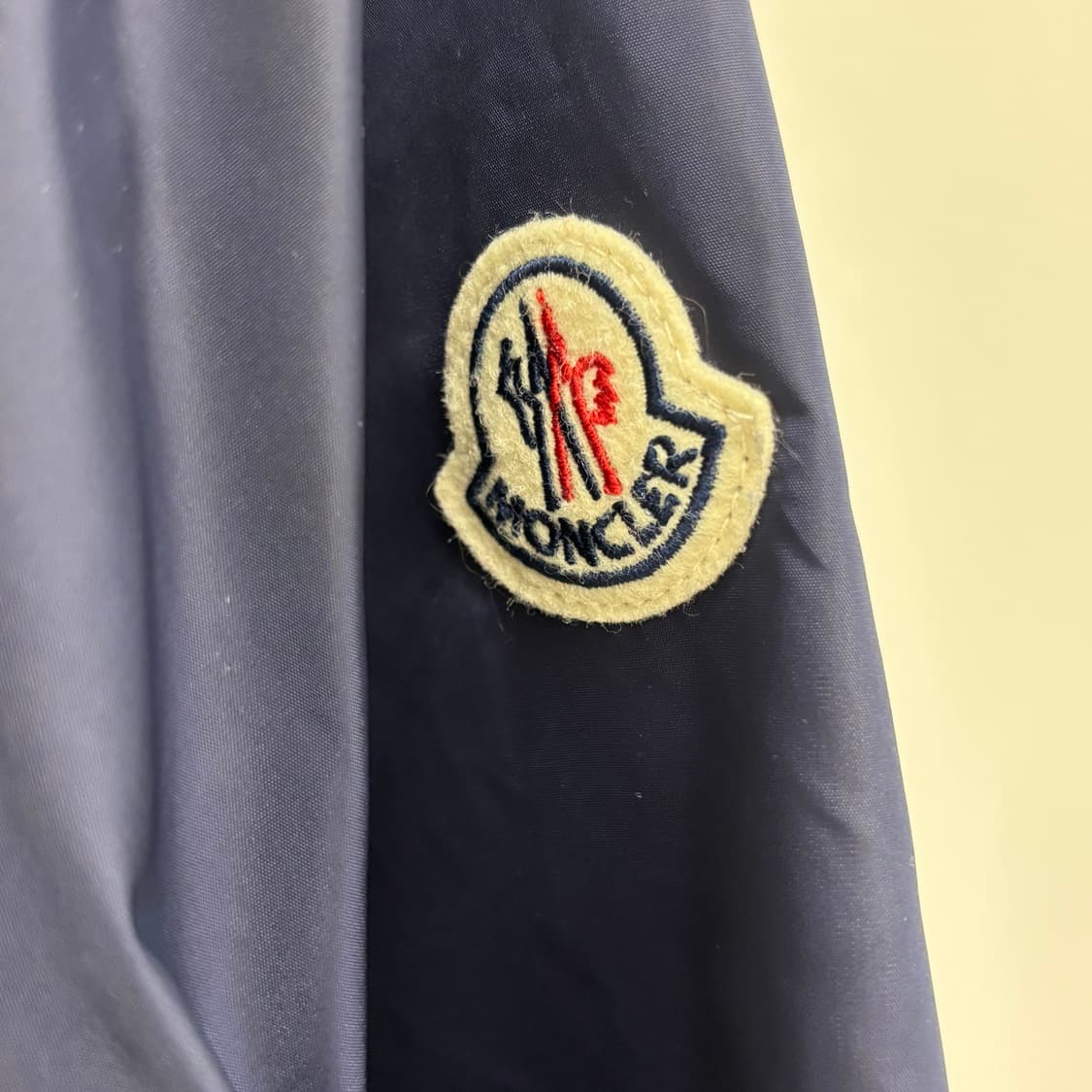 [L]몽클레어 와펜패치 반팔 셔츠 상품이미지2