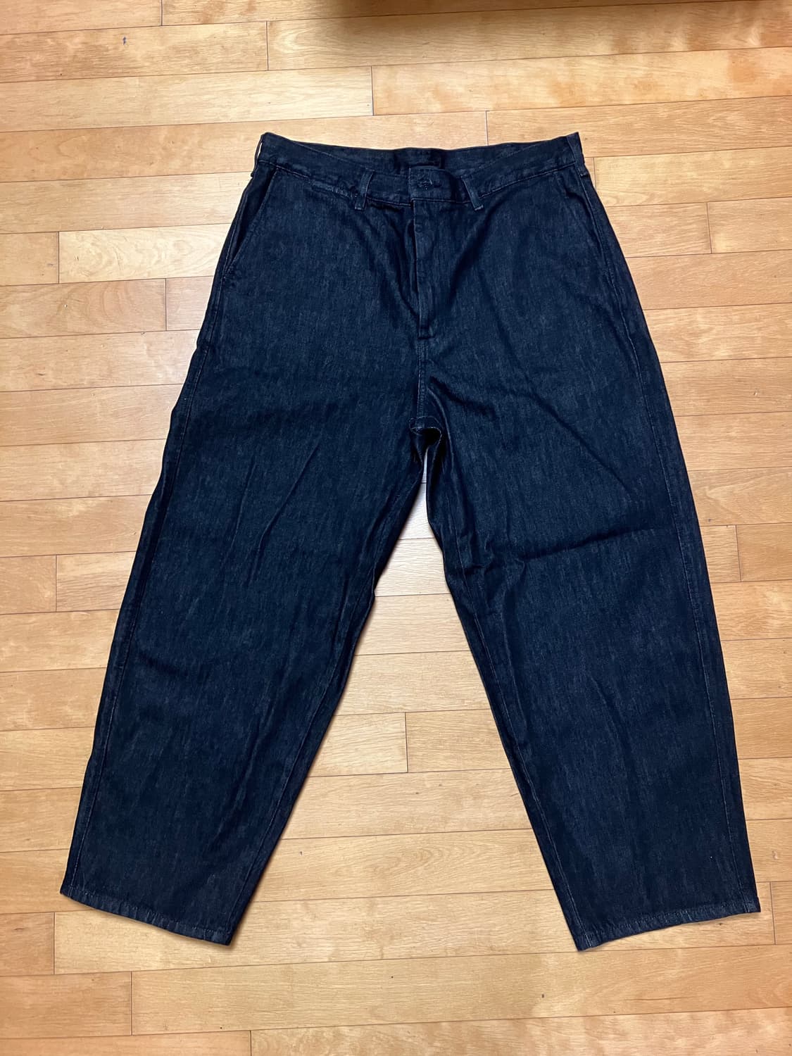 유니클로 와이드 테이퍼드 진 블랙 XL 상품이미지2