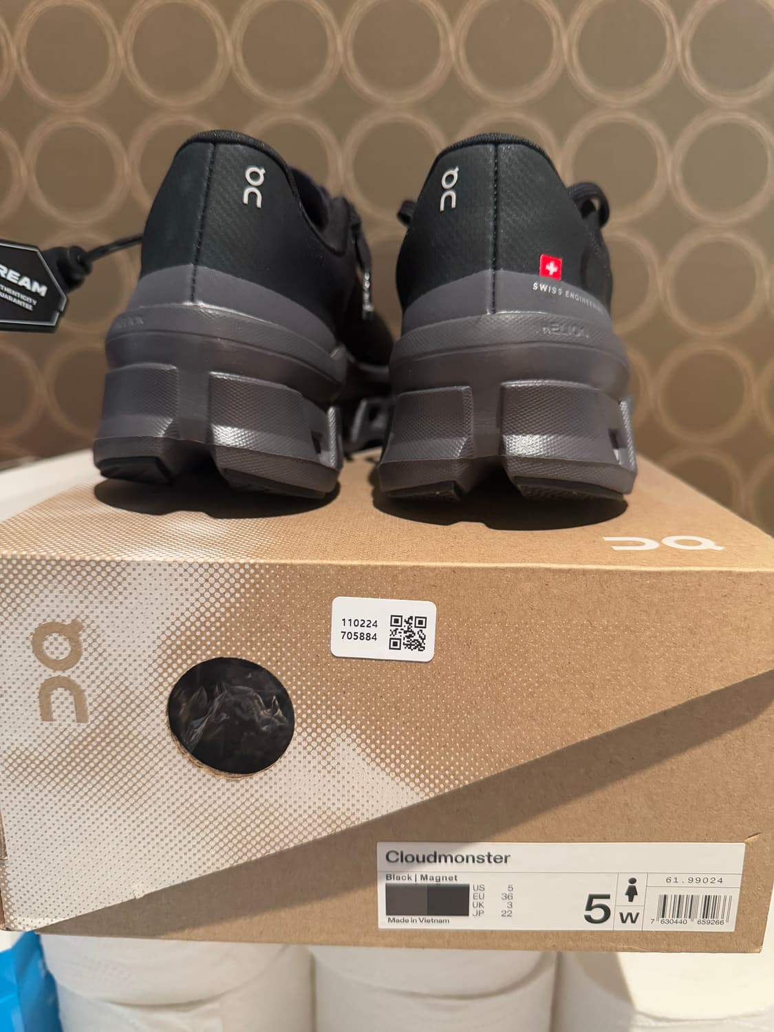 온러닝 클라우드몬스터 블랙 230새상품 상품이미지4