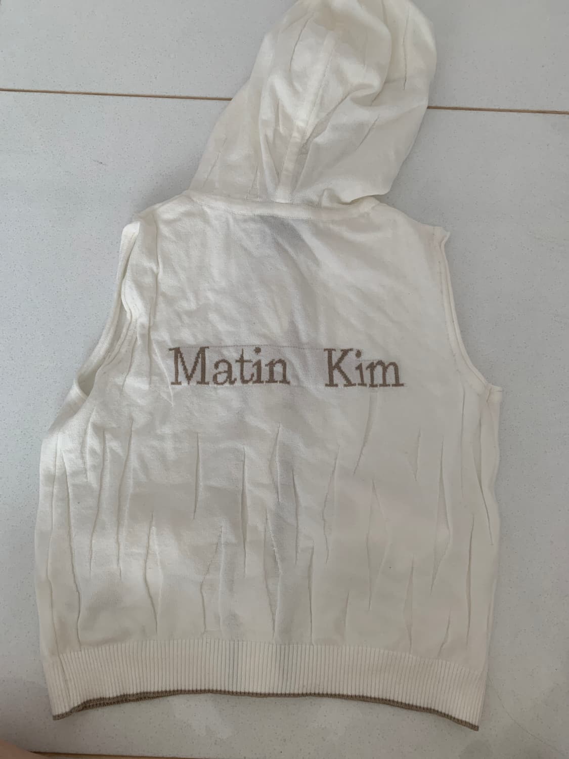 [마뗑킴] WRINKLE HOODY BUTTON KNIT VEST IN 상품이미지5