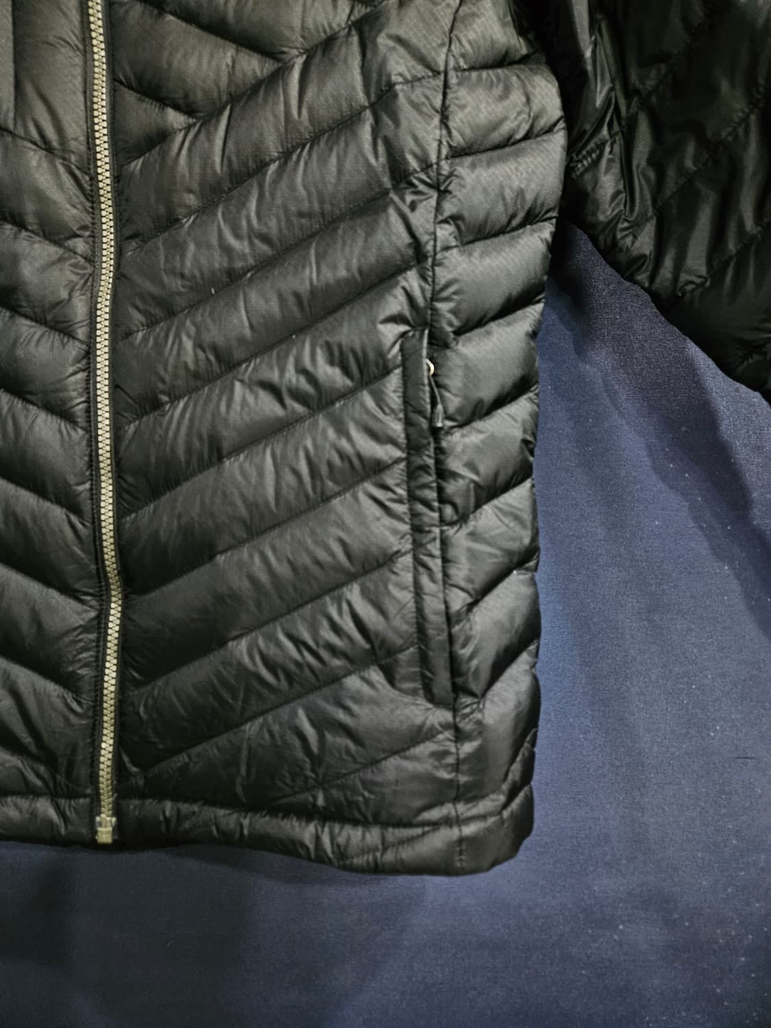 아이더 블랙컬러 남성 95 덕다운 경량패딩  상품이미지6